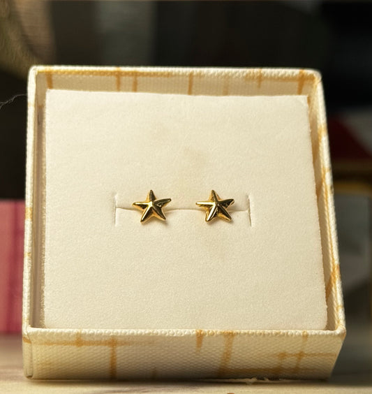 Aretes Estrellas Oro amarillo 18k / 0.5 gr / 8 mm
