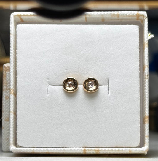 Arete Circon Blanco Oro 18k / 0.92gr / 6mm