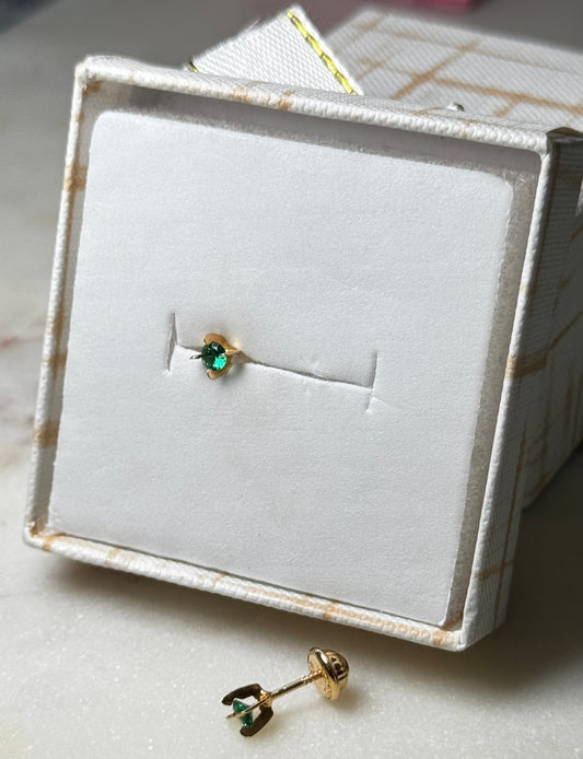 Arete Circon Verde Oro 18k / 0.66gr / 4mm