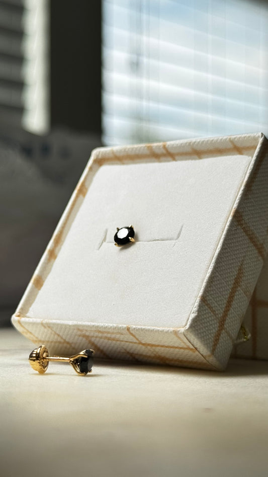 Aretes Circon Negro Oro 18k / 0.8gr / 5mm