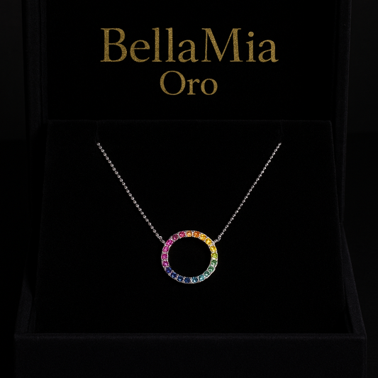 Cadena en oro 18k blanco con dije redondo en oro 18k blanco con engaste en uñas de piedras preciosas y semipreciosas corte brillante (22 piedras)