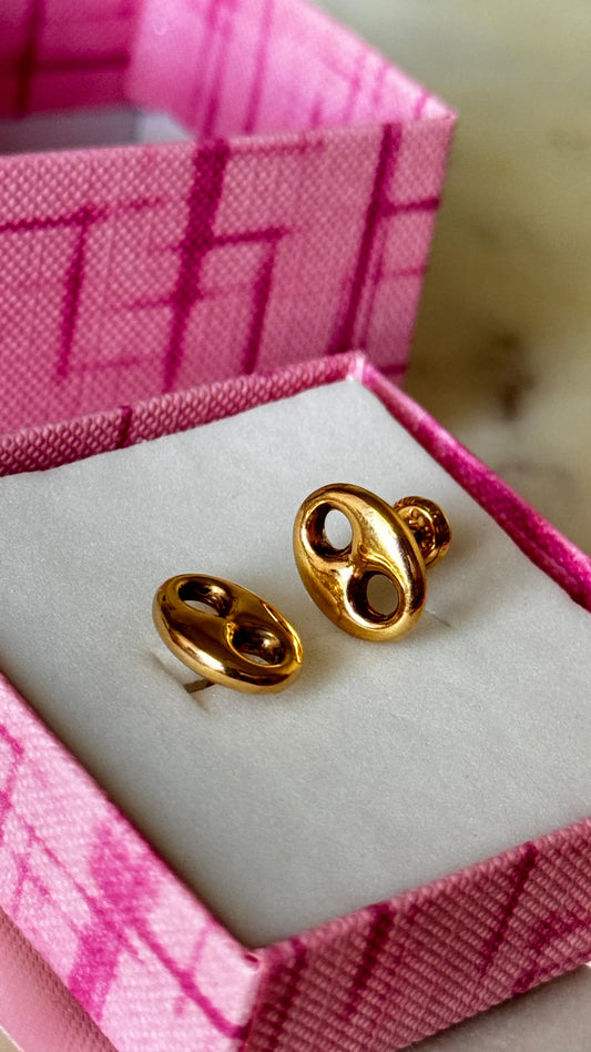 Gold earring